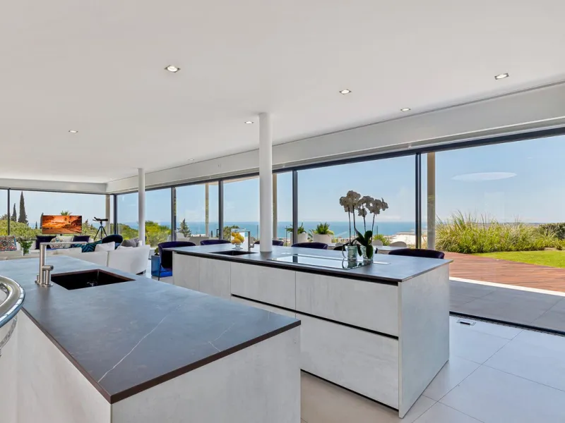 Contemporary designer villa with breathtaking views towards the sea. The villa comprises of two floors with main entrance on the upper level. From the moment you step through the front door, you are struck by the fantastic view thanks to the floor-to-ceil