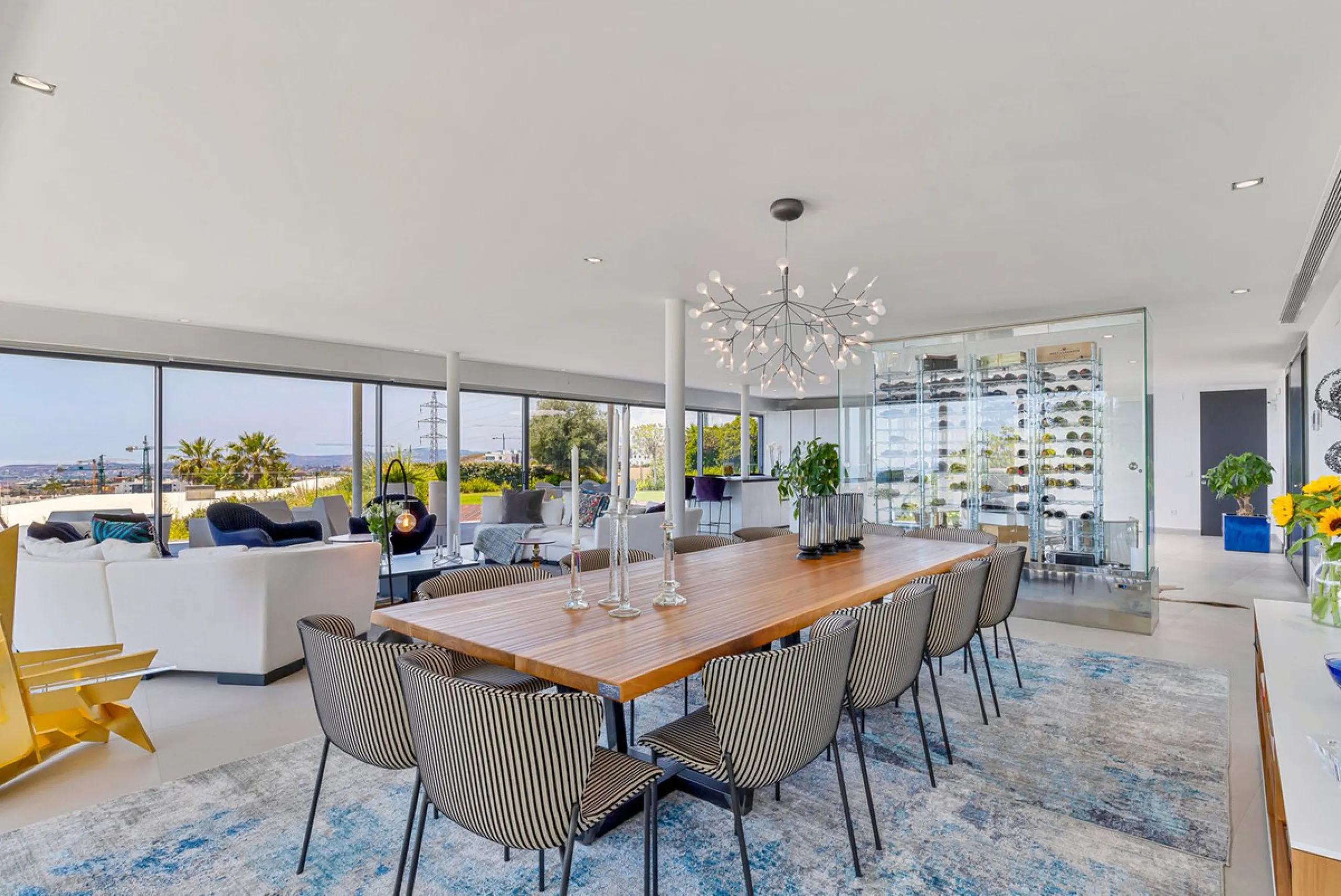 Contemporary designer villa with breathtaking views towards the sea. The villa comprises of two floors with main entrance on the upper level. From the moment you step through the front door, you are struck by the fantastic view thanks to the floor-to-ceil
