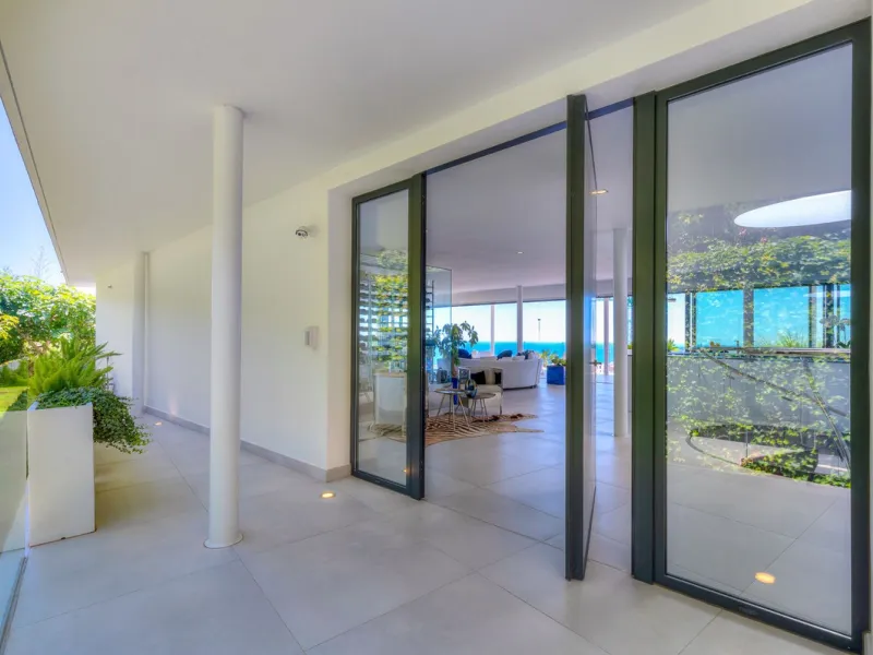 Contemporary designer villa with breathtaking views towards the sea. The villa comprises of two floors with main entrance on the upper level. From the moment you step through the front door, you are struck by the fantastic view thanks to the floor-to-ceil