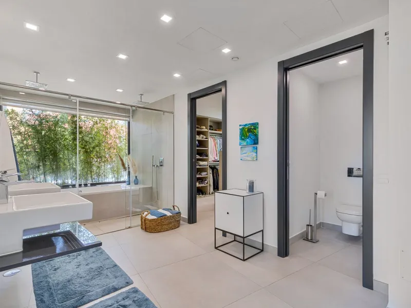 Contemporary designer villa with breathtaking views towards the sea. The villa comprises of two floors with main entrance on the upper level. From the moment you step through the front door, you are struck by the fantastic view thanks to the floor-to-ceil