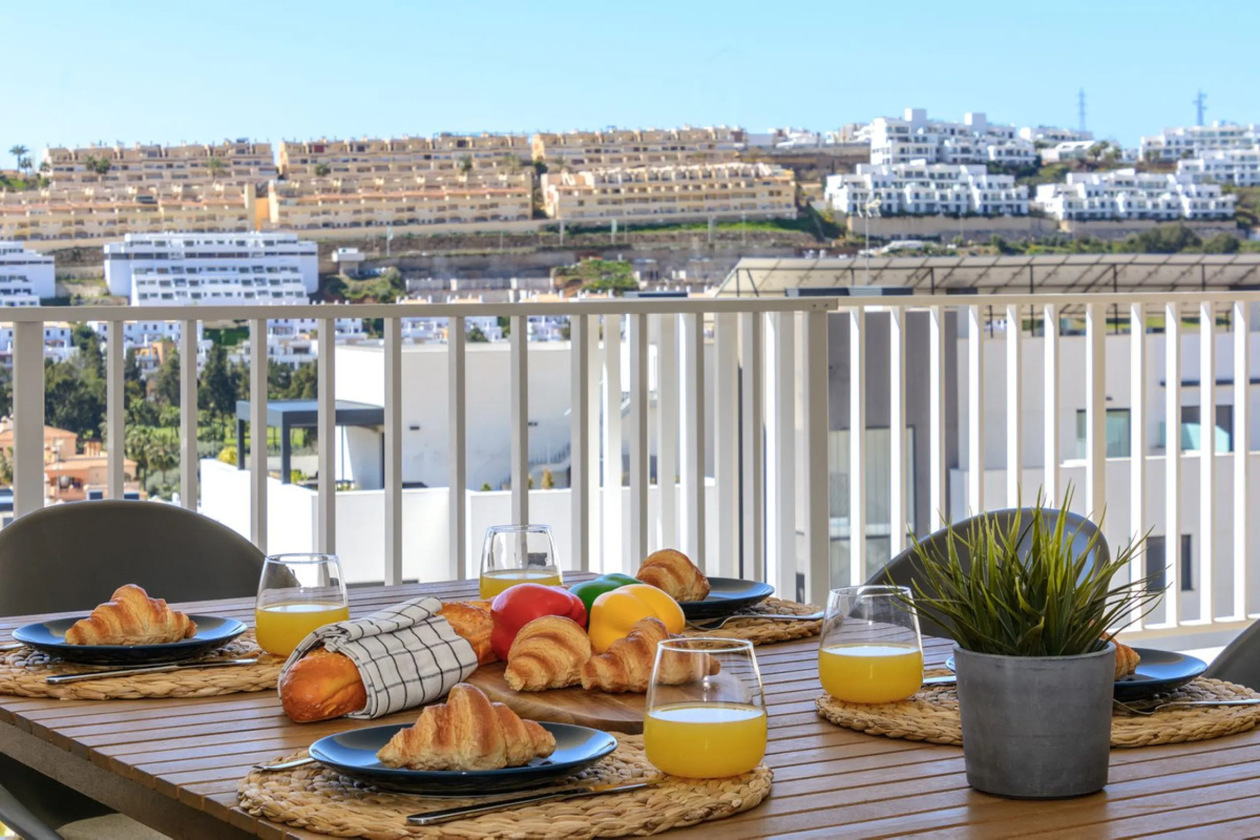 Exclusive modern apartment in Azalea Jardinana in La Cala with panoramic views of the sea and the whole of La Cala.