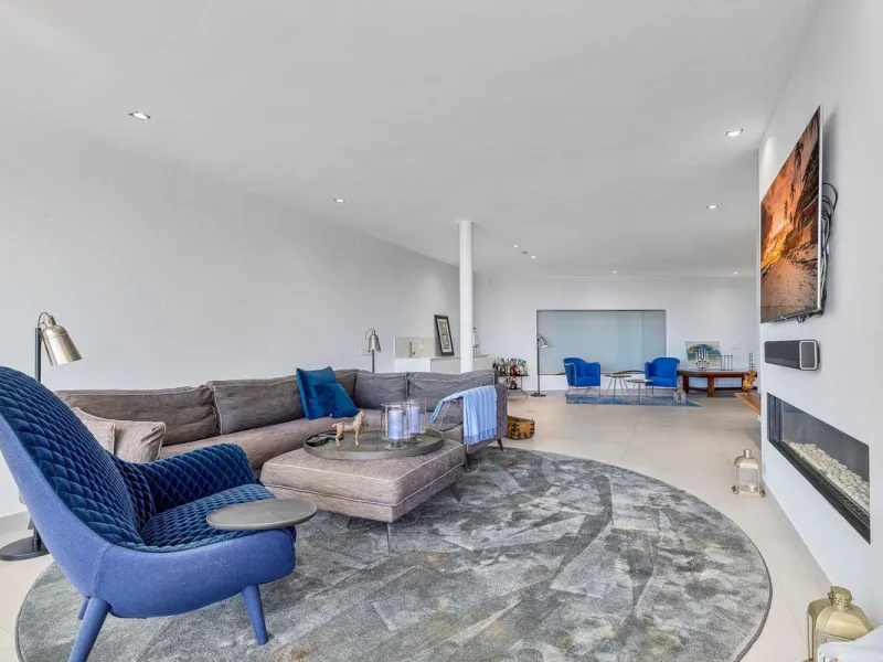 Contemporary designer villa with breathtaking views towards the sea. The villa comprises of two floors with main entrance on the upper level. From the moment you step through the front door, you are struck by the fantastic view thanks to the floor-to-ceil