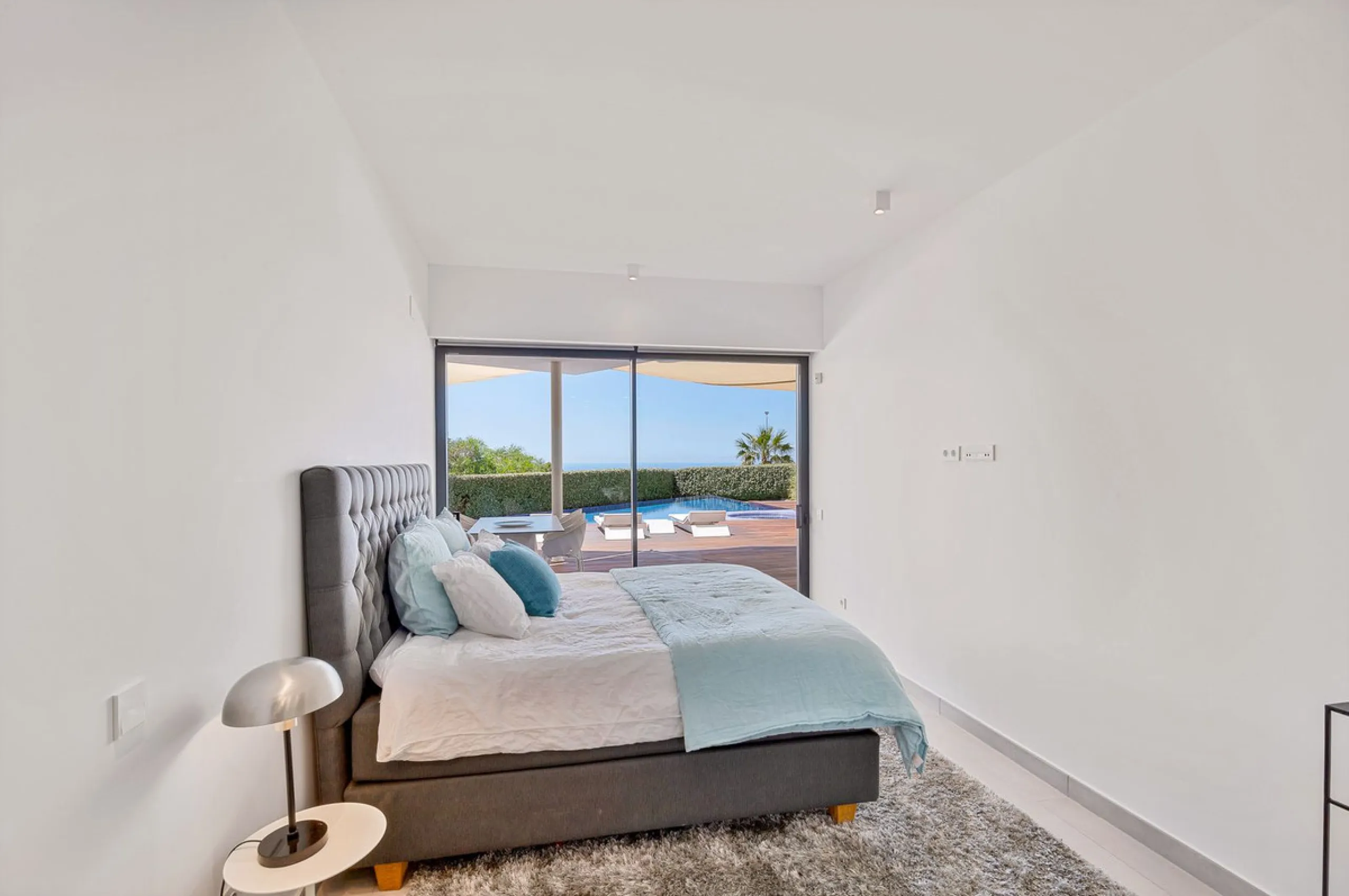 Contemporary designer villa with breathtaking views towards the sea. The villa comprises of two floors with main entrance on the upper level. From the moment you step through the front door, you are struck by the fantastic view thanks to the floor-to-ceil