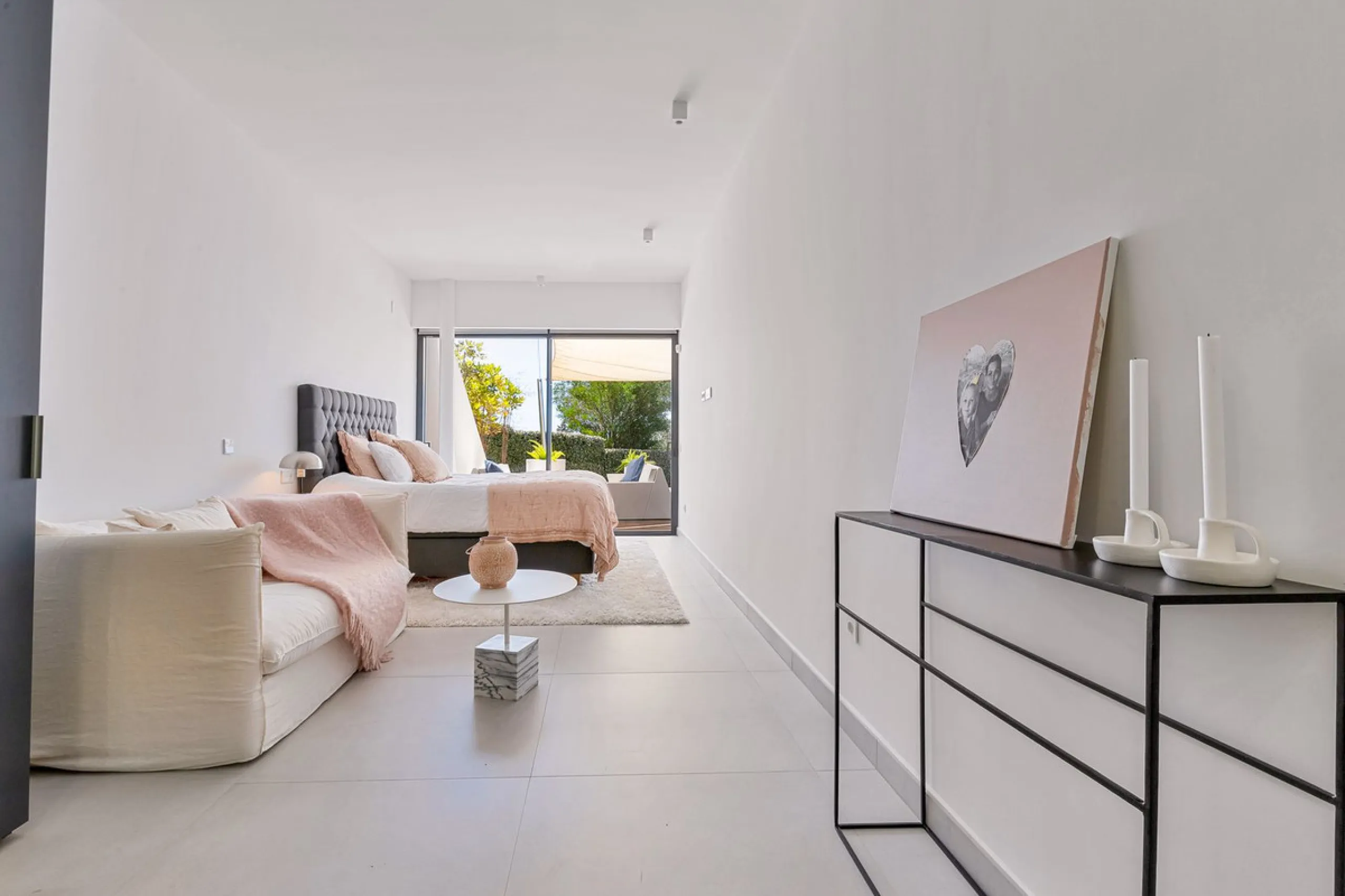 Contemporary designer villa with breathtaking views towards the sea. The villa comprises of two floors with main entrance on the upper level. From the moment you step through the front door, you are struck by the fantastic view thanks to the floor-to-ceil