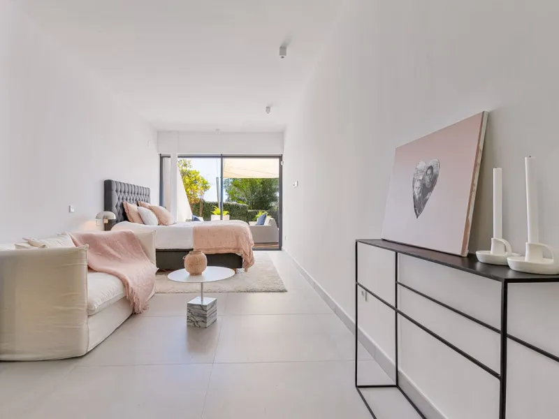 Contemporary designer villa with breathtaking views towards the sea. The villa comprises of two floors with main entrance on the upper level. From the moment you step through the front door, you are struck by the fantastic view thanks to the floor-to-ceil