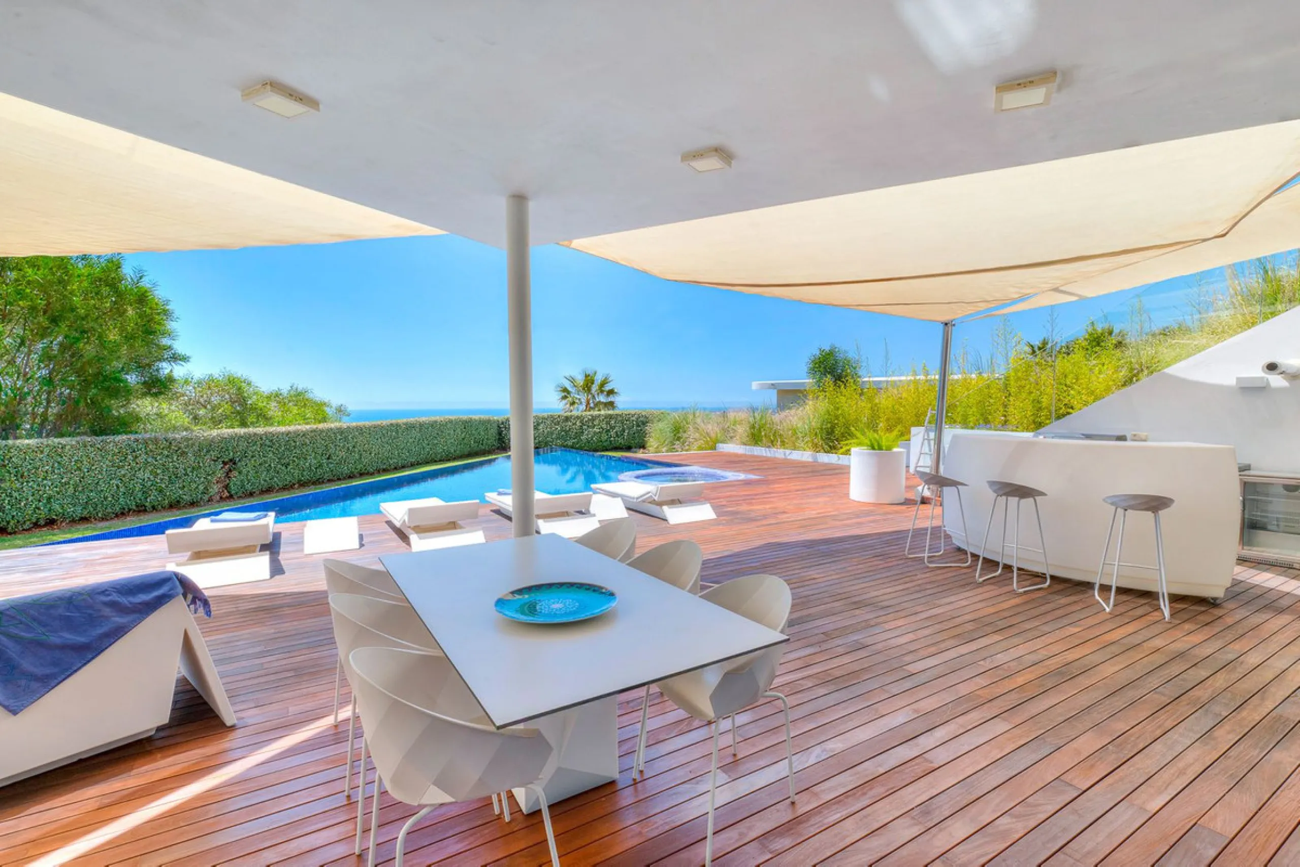 Contemporary designer villa with breathtaking views towards the sea. The villa comprises of two floors with main entrance on the upper level. From the moment you step through the front door, you are struck by the fantastic view thanks to the floor-to-ceil