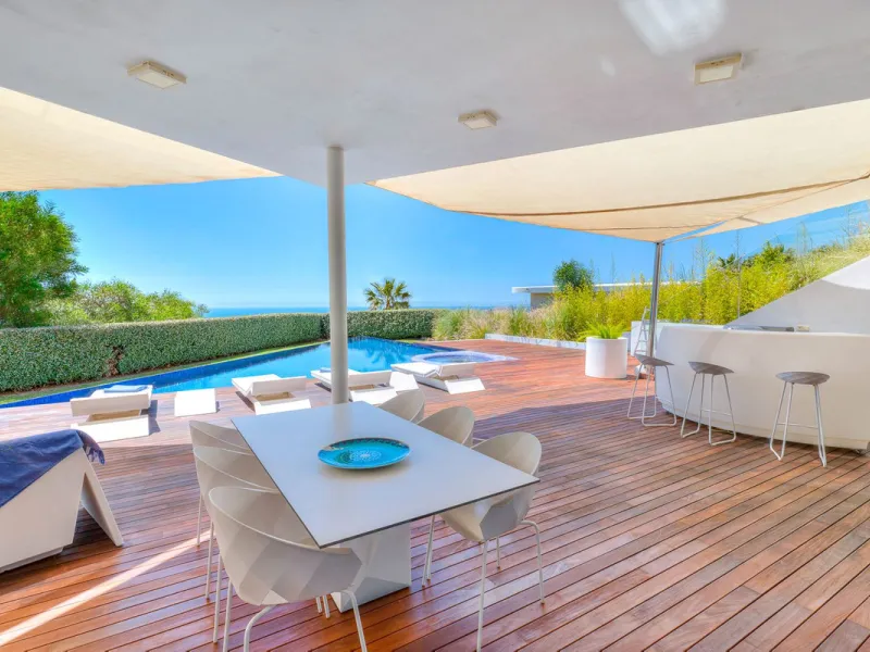 Contemporary designer villa with breathtaking views towards the sea. The villa comprises of two floors with main entrance on the upper level. From the moment you step through the front door, you are struck by the fantastic view thanks to the floor-to-ceil