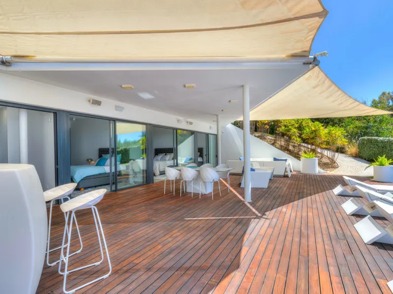Contemporary designer villa with breathtaking views towards the sea. The villa comprises of two floors with main entrance on the upper level. From the moment you step through the front door, you are struck by the fantastic view thanks to the floor-to-ceil