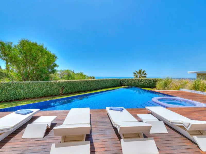 Contemporary designer villa with breathtaking views towards the sea. The villa comprises of two floors with main entrance on the upper level. From the moment you step through the front door, you are struck by the fantastic view thanks to the floor-to-ceil