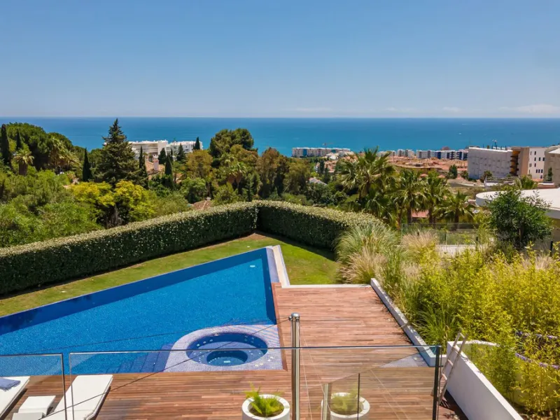 Contemporary designer villa with breathtaking views towards the sea. The villa comprises of two floors with main entrance on the upper level. From the moment you step through the front door, you are struck by the fantastic view thanks to the floor-to-ceil