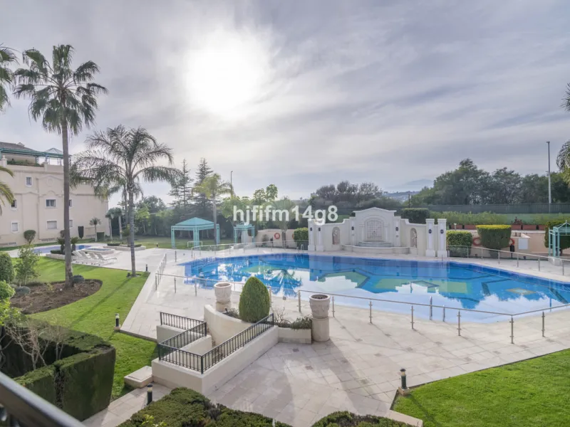 Apartment - Middle Floor Apartment в продаже в Marbella, Málaga. В доме 3 спален и 4 ванных комнат. Площадь дома 255 м²