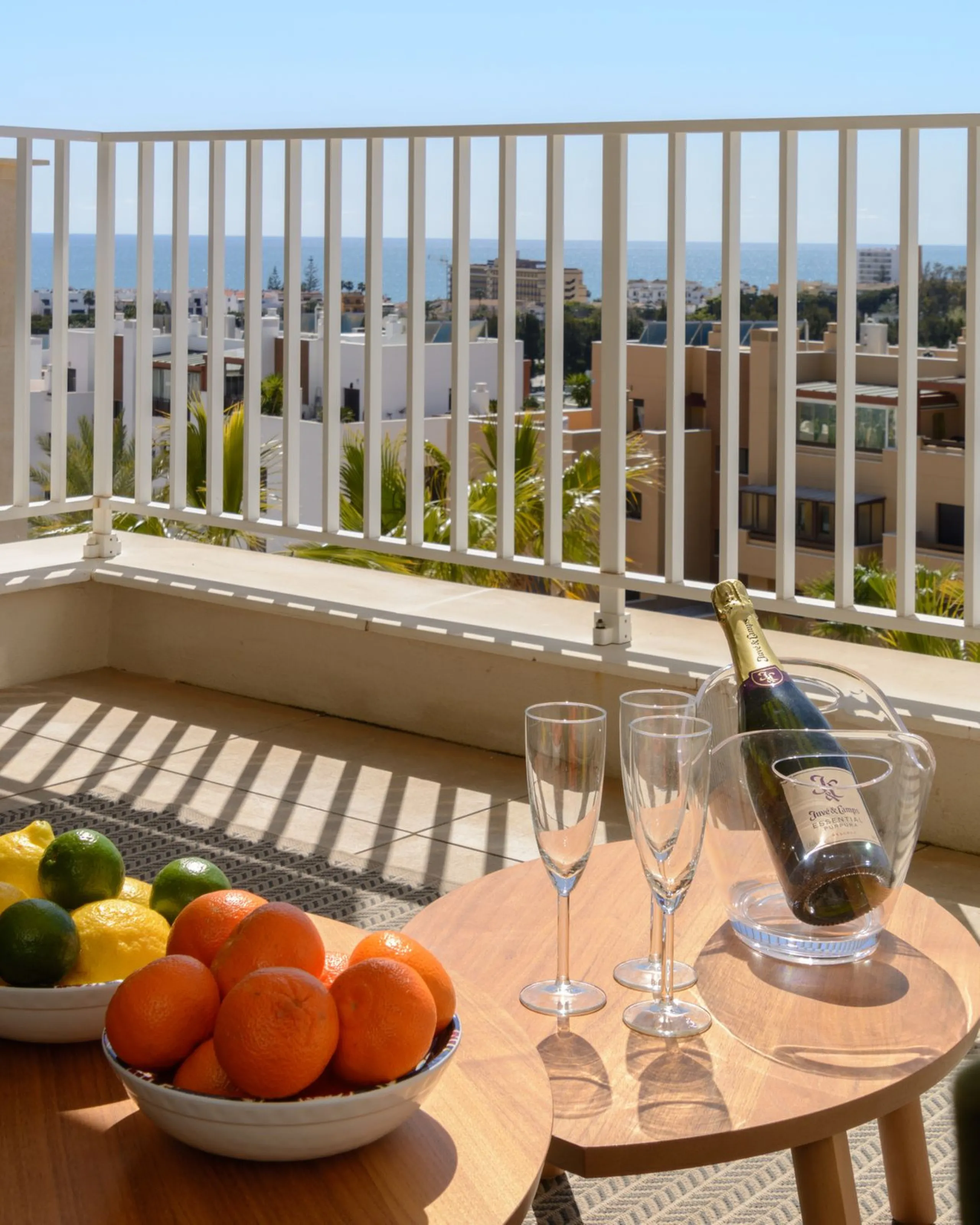 Exclusive modern apartment in Azalea Jardinana in La Cala with panoramic views of the sea and the whole of La Cala.