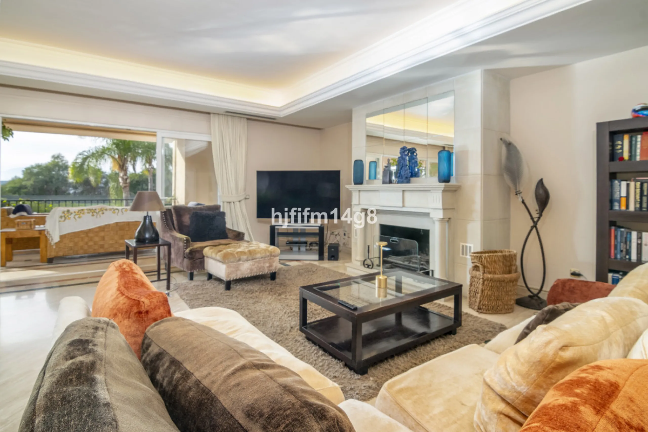 Apartment - Middle Floor Apartment в продаже в Marbella, Málaga. В доме 3 спален и 4 ванных комнат. Площадь дома 255 м²