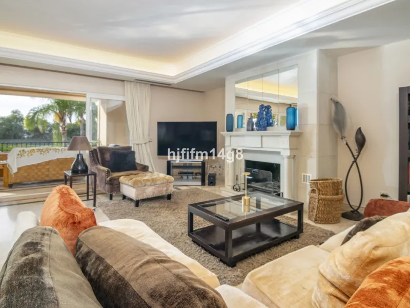 Apartment - Middle Floor Apartment в продаже в Marbella, Málaga. В доме 3 спален и 4 ванных комнат. Площадь дома 255 м²
