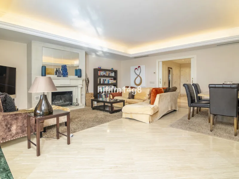 Apartment - Middle Floor Apartment в продаже в Marbella, Málaga. В доме 3 спален и 4 ванных комнат. Площадь дома 255 м²