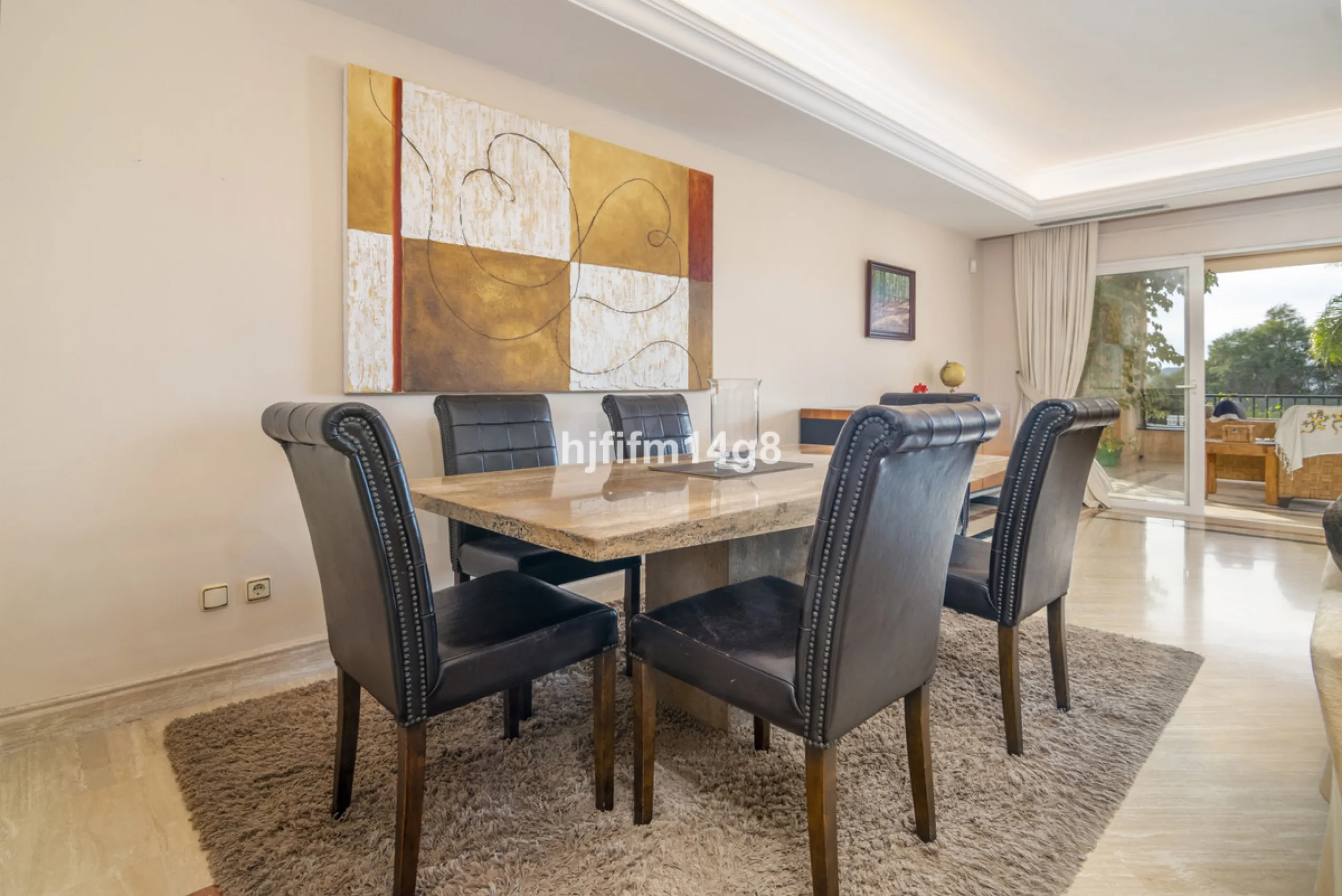 Apartment - Middle Floor Apartment в продаже в Marbella, Málaga. В доме 3 спален и 4 ванных комнат. Площадь дома 255 м²