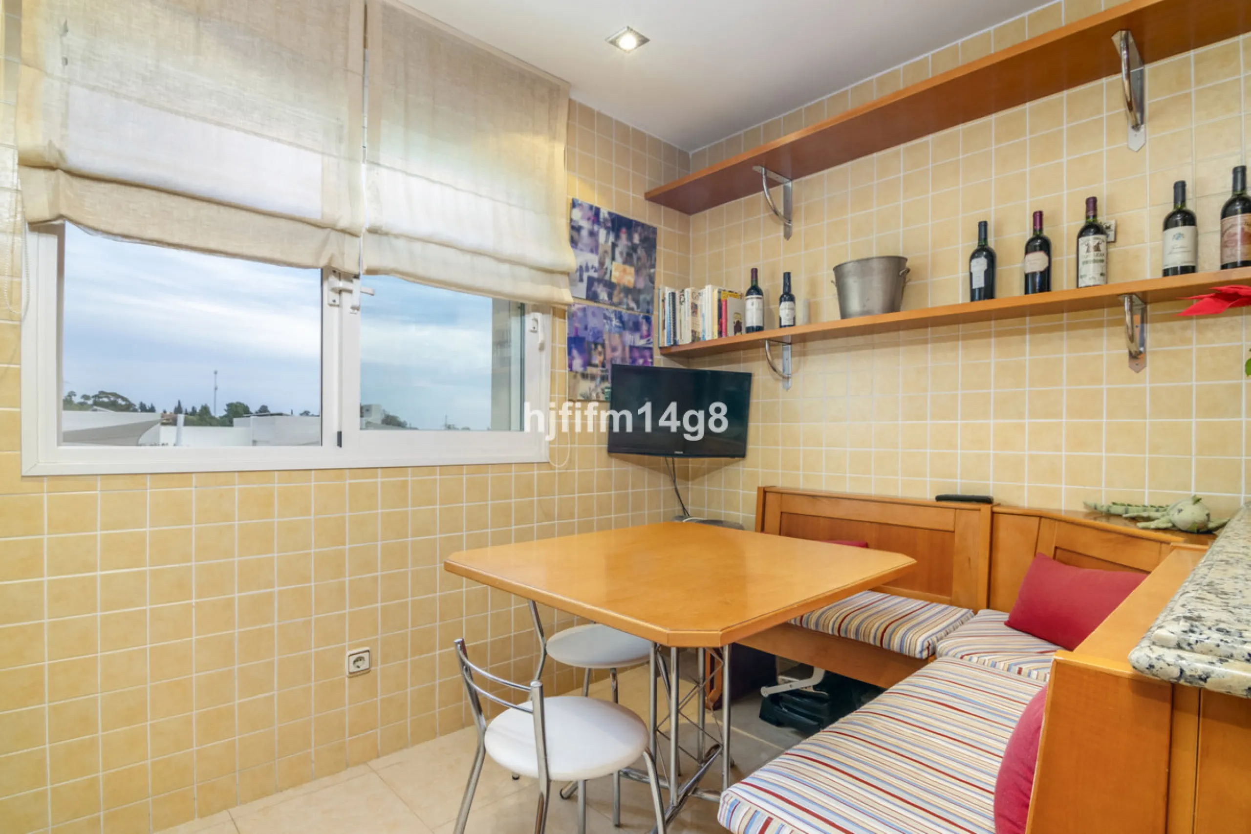 Apartment - Middle Floor Apartment в продаже в Marbella, Málaga. В доме 3 спален и 4 ванных комнат. Площадь дома 255 м²