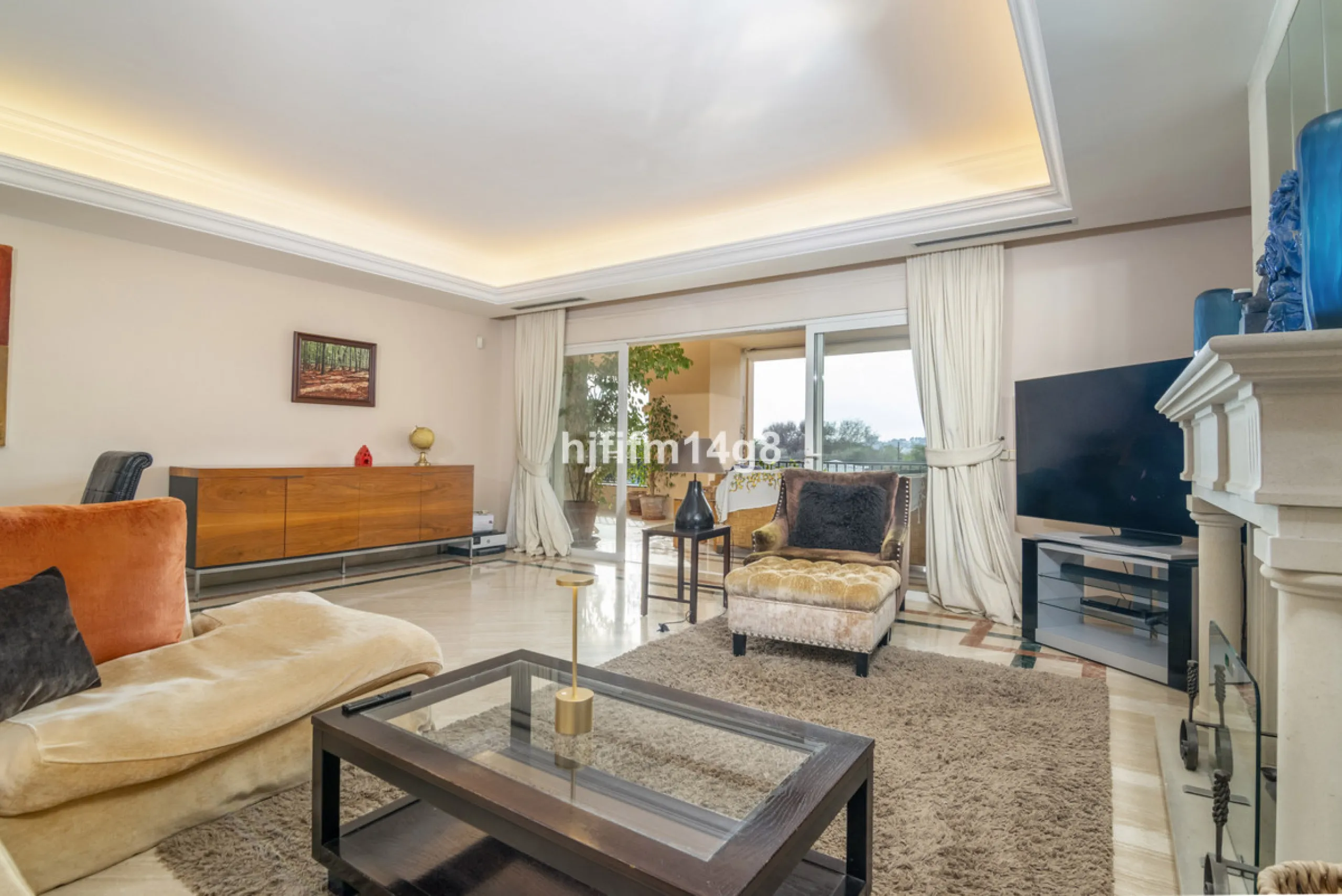 Apartment - Middle Floor Apartment в продаже в Marbella, Málaga. В доме 3 спален и 4 ванных комнат. Площадь дома 255 м²