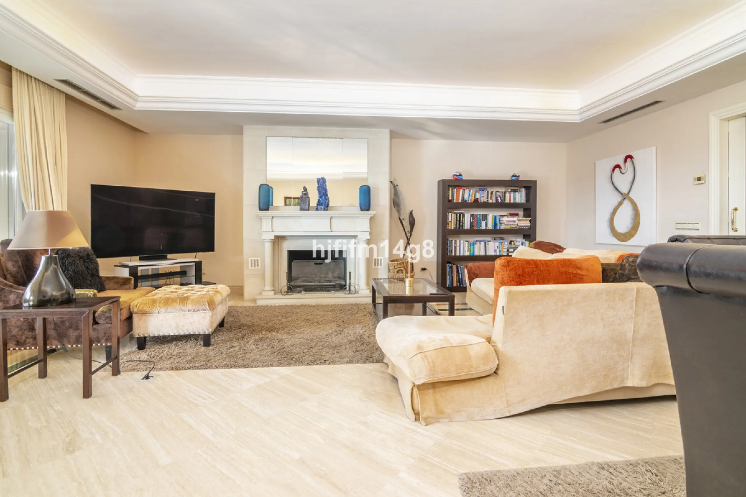 Apartment - Middle Floor Apartment в продаже в Marbella, Málaga. В доме 3 спален и 4 ванных комнат. Площадь дома 255 м²