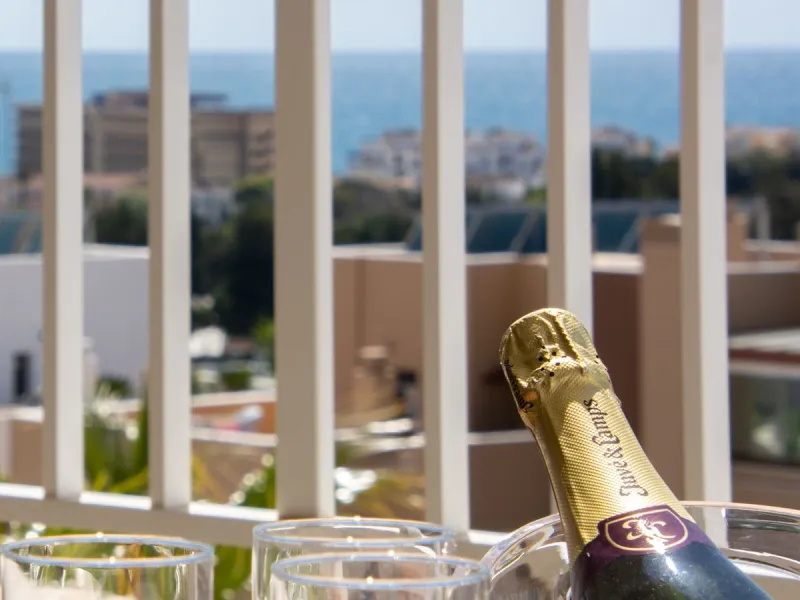 Exclusive modern apartment in Azalea Jardinana in La Cala with panoramic views of the sea and the whole of La Cala.