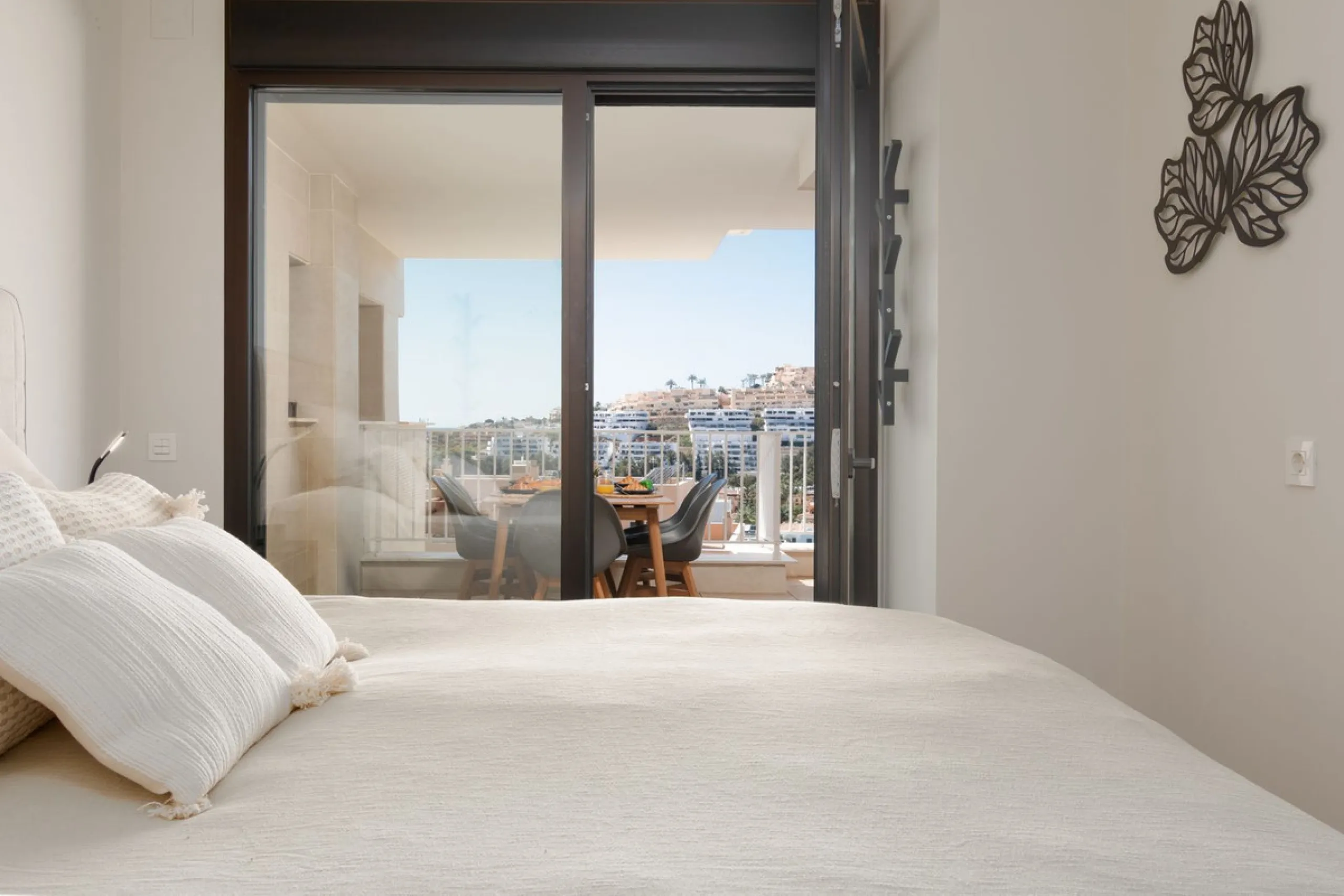 Exclusive modern apartment in Azalea Jardinana in La Cala with panoramic views of the sea and the whole of La Cala.