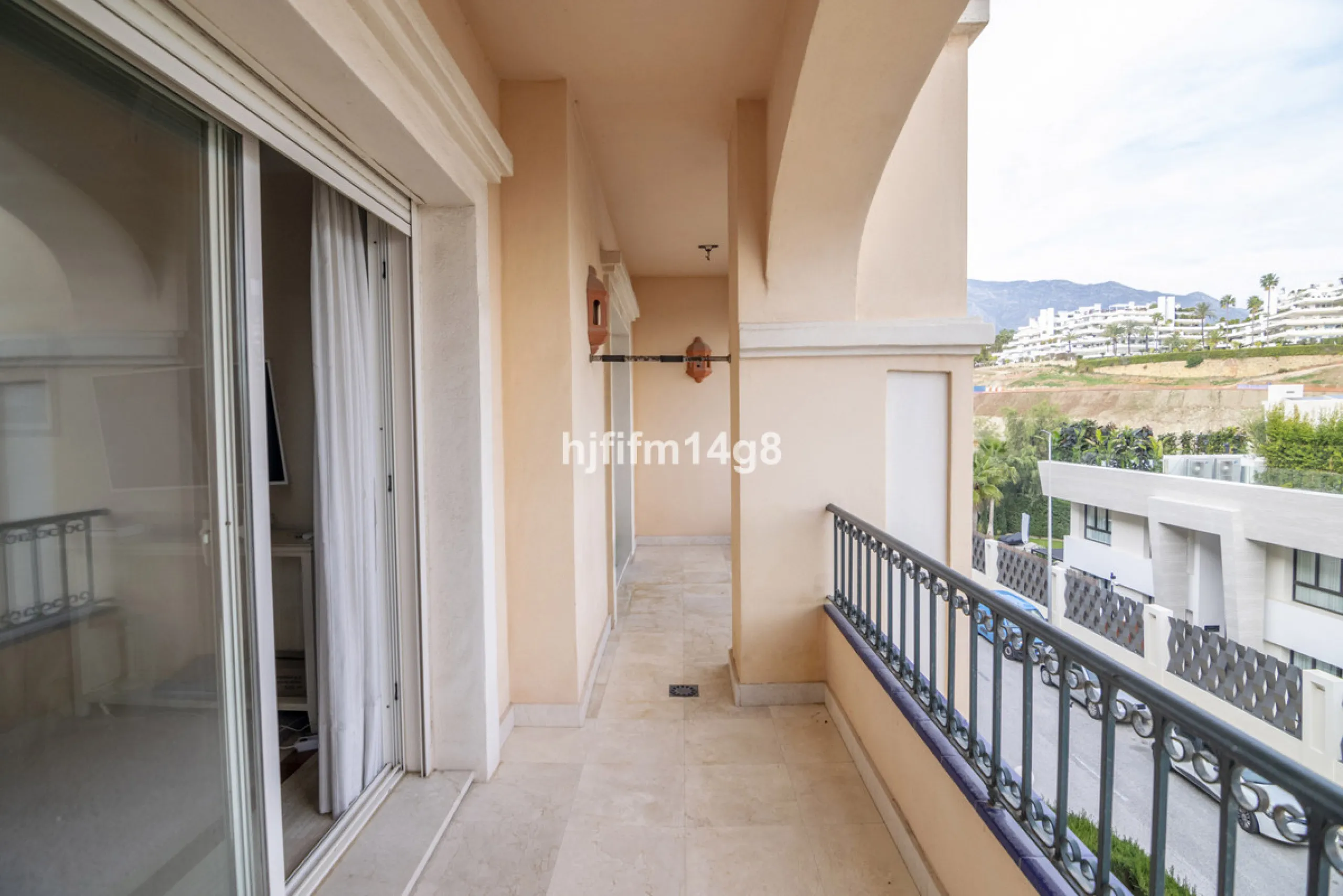 Apartment - Middle Floor Apartment в продаже в Marbella, Málaga. В доме 3 спален и 4 ванных комнат. Площадь дома 255 м²