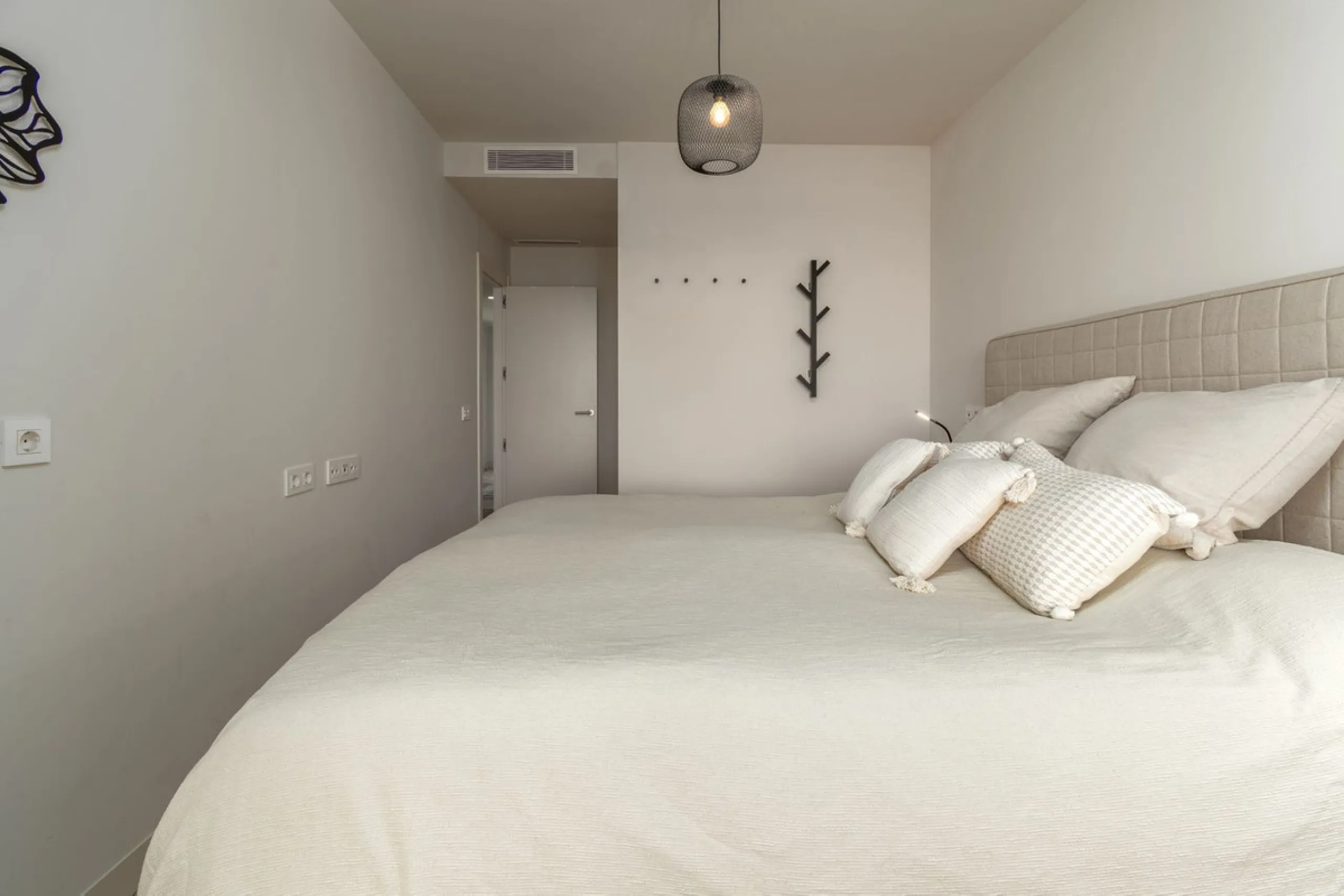 Exclusive modern apartment in Azalea Jardinana in La Cala with panoramic views of the sea and the whole of La Cala.