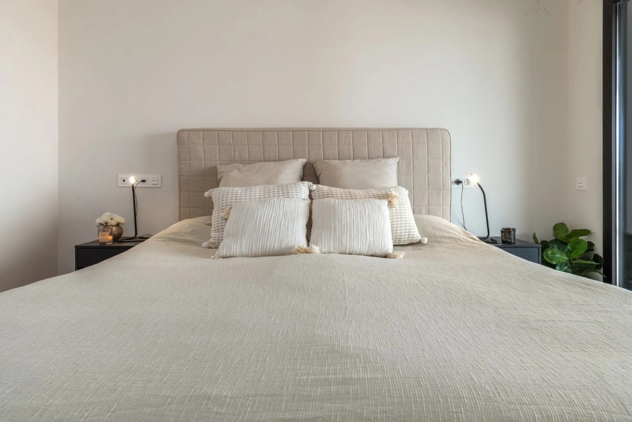 Exclusive modern apartment in Azalea Jardinana in La Cala with panoramic views of the sea and the whole of La Cala.