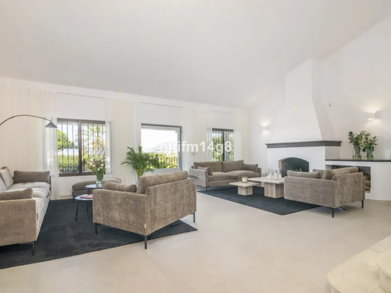 Welcome to this truly unique villa for sale located in San Pedro de Alcantara, where luxury meets traditional Andalusian style offering the best of both worlds. Entering this villa feels like a world of its own with unique features such as a private pickl