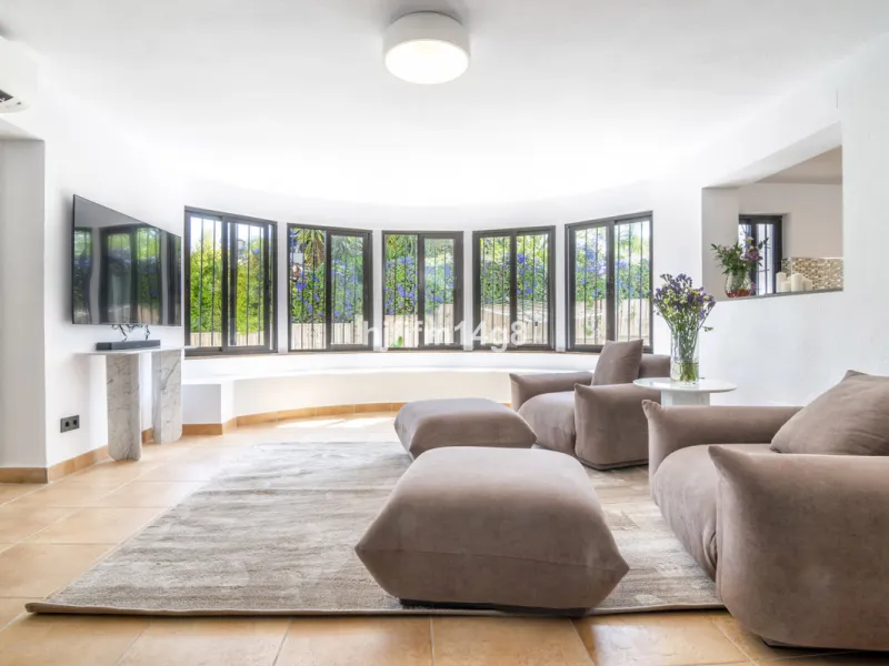 Welcome to this truly unique villa for sale located in San Pedro de Alcantara, where luxury meets traditional Andalusian style offering the best of both worlds. Entering this villa feels like a world of its own with unique features such as a private pickl