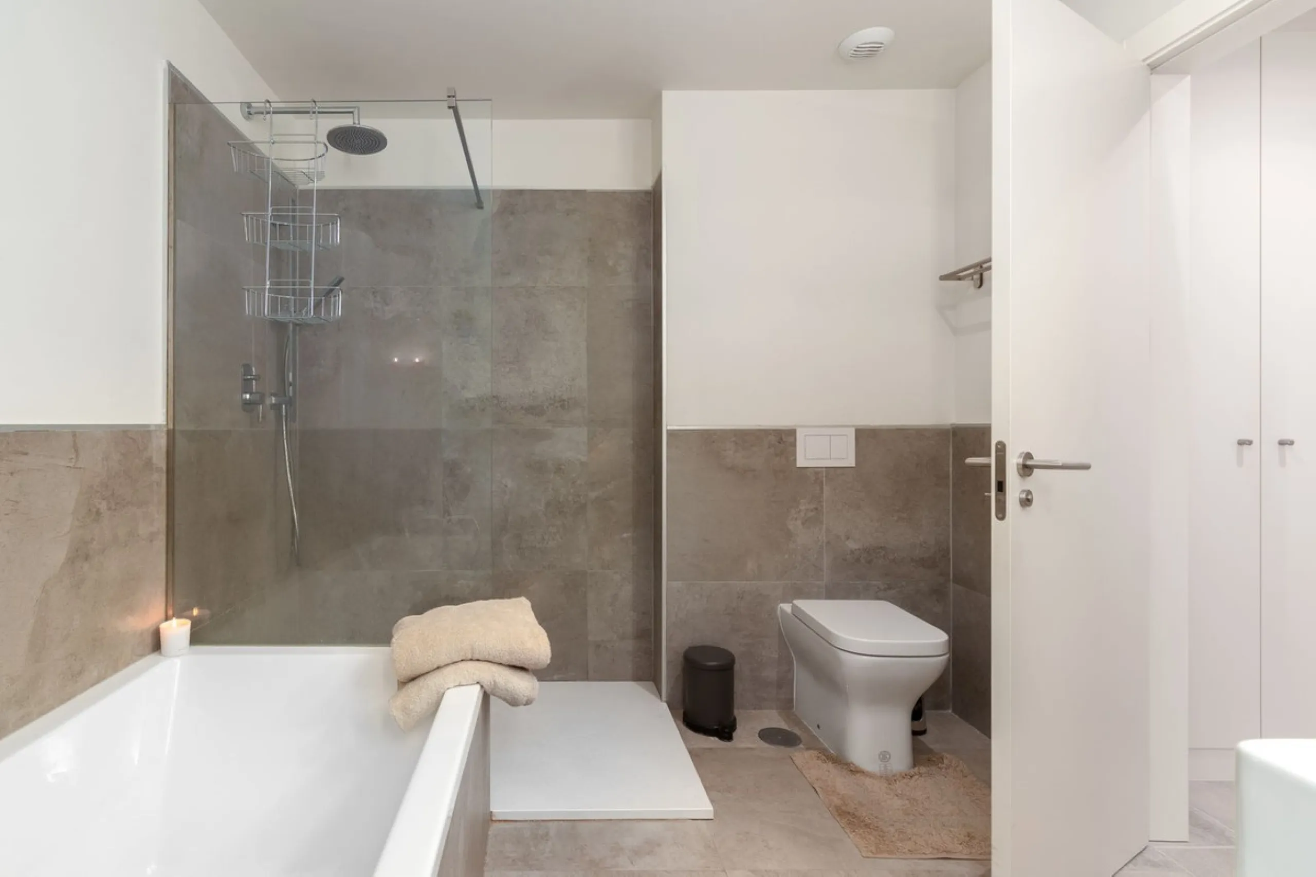 Exclusive modern apartment in Azalea Jardinana in La Cala with panoramic views of the sea and the whole of La Cala.