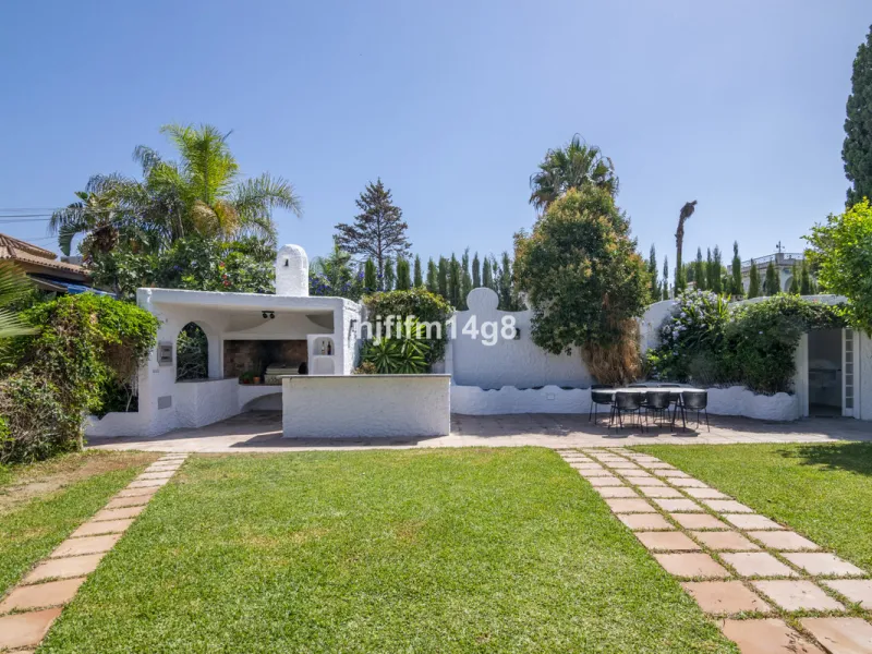 Welcome to this truly unique villa for sale located in San Pedro de Alcantara, where luxury meets traditional Andalusian style offering the best of both worlds. Entering this villa feels like a world of its own with unique features such as a private pickl