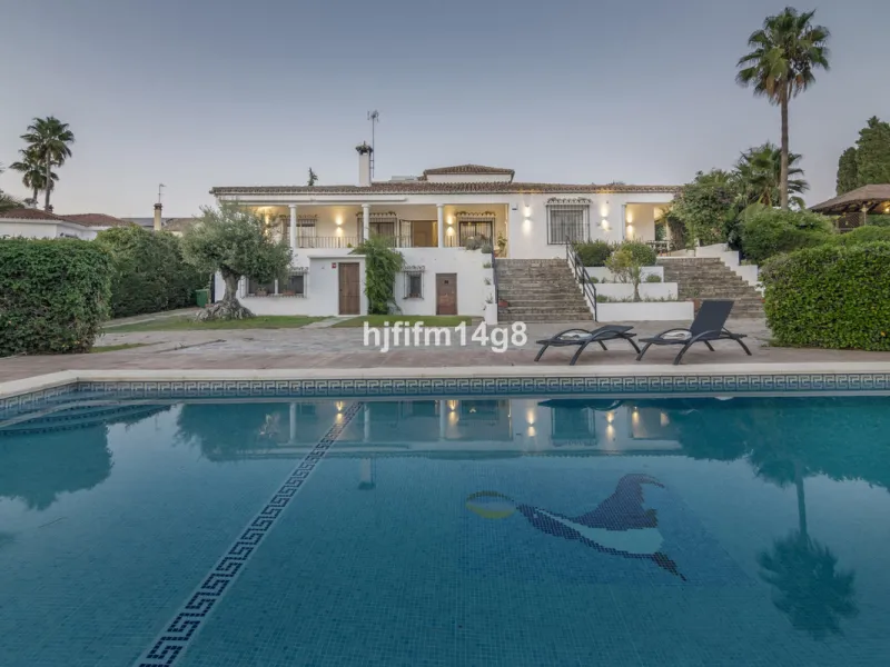Welcome to this truly unique villa for sale located in San Pedro de Alcantara, where luxury meets traditional Andalusian style offering the best of both worlds. Entering this villa feels like a world of its own with unique features such as a private pickl