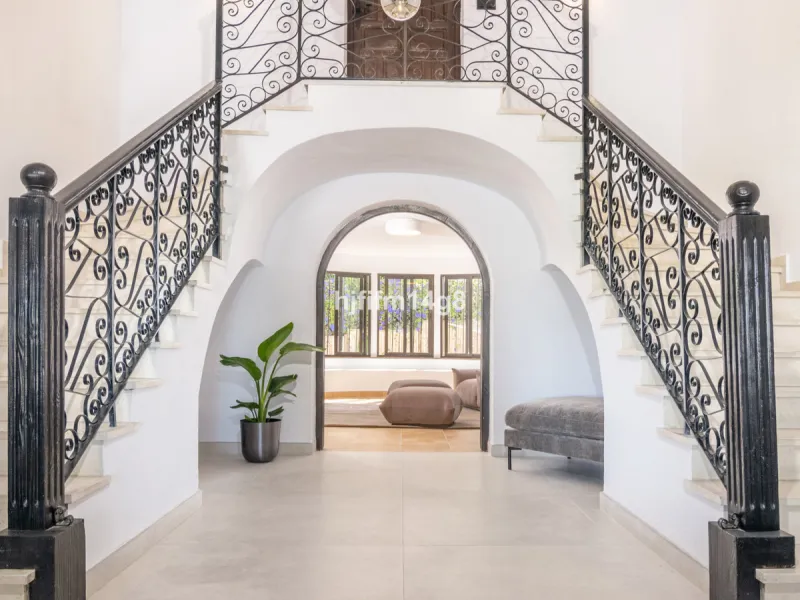Welcome to this truly unique villa for sale located in San Pedro de Alcantara, where luxury meets traditional Andalusian style offering the best of both worlds. Entering this villa feels like a world of its own with unique features such as a private pickl