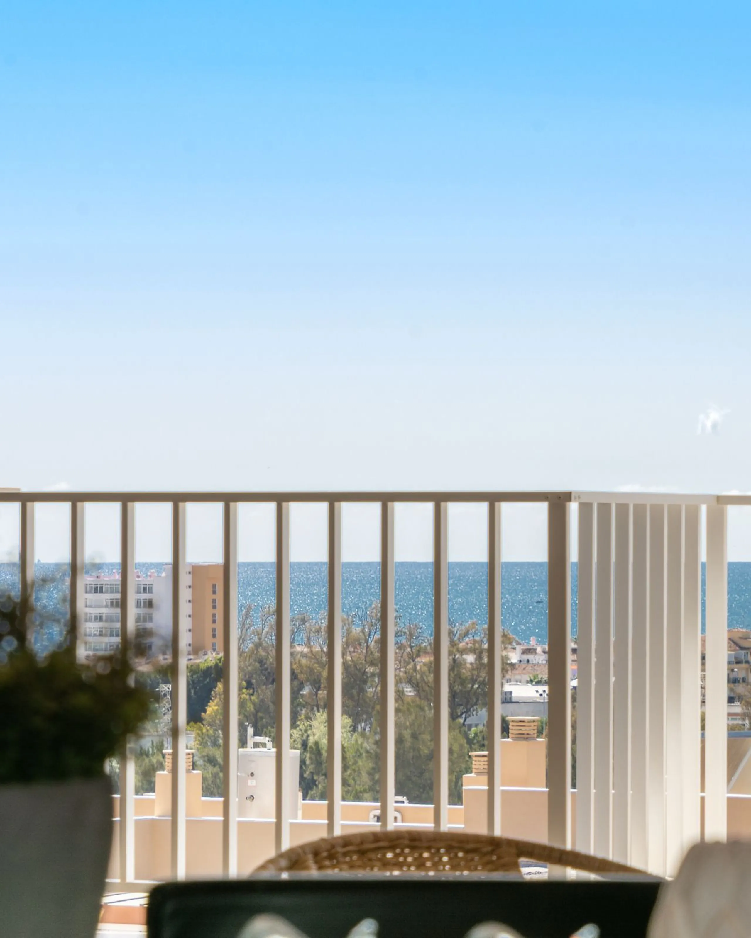 Exclusive modern apartment in Azalea Jardinana in La Cala with panoramic views of the sea and the whole of La Cala.