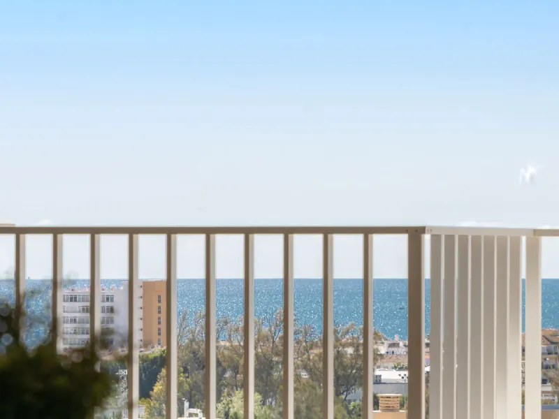 Exclusive modern apartment in Azalea Jardinana in La Cala with panoramic views of the sea and the whole of La Cala.