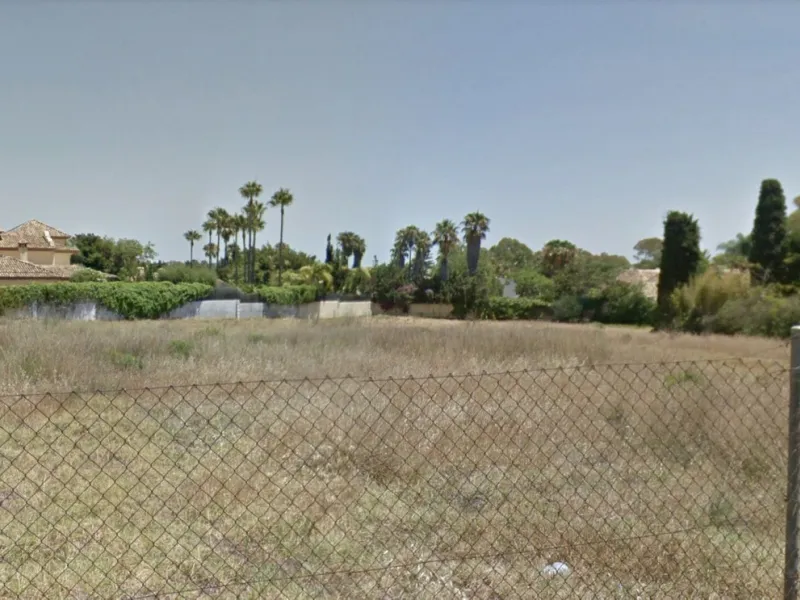 Plot for sale in Guadalmina Baja, near San Pedro de Alcantara Beach