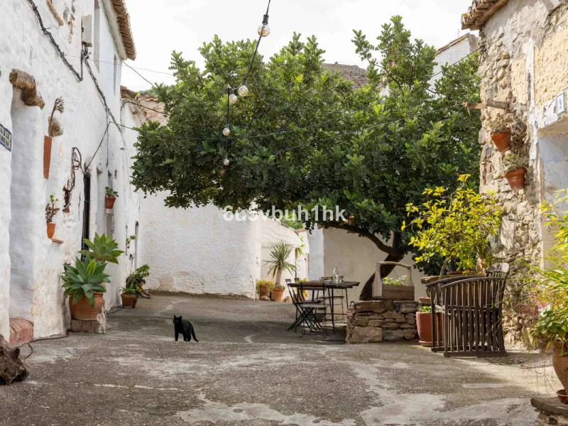 A very rare opportunity to purchase  a complete private village of 14 townhouses situated in what was once a functioning white countryside hamlet overlooking the lake with a lovely cobbled street leading to each house. These beautiful rustic style houses 
