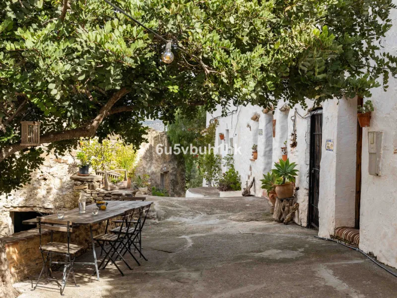 A very rare opportunity to purchase  a complete private village of 14 townhouses situated in what was once a functioning white countryside hamlet overlooking the lake with a lovely cobbled street leading to each house. These beautiful rustic style houses 