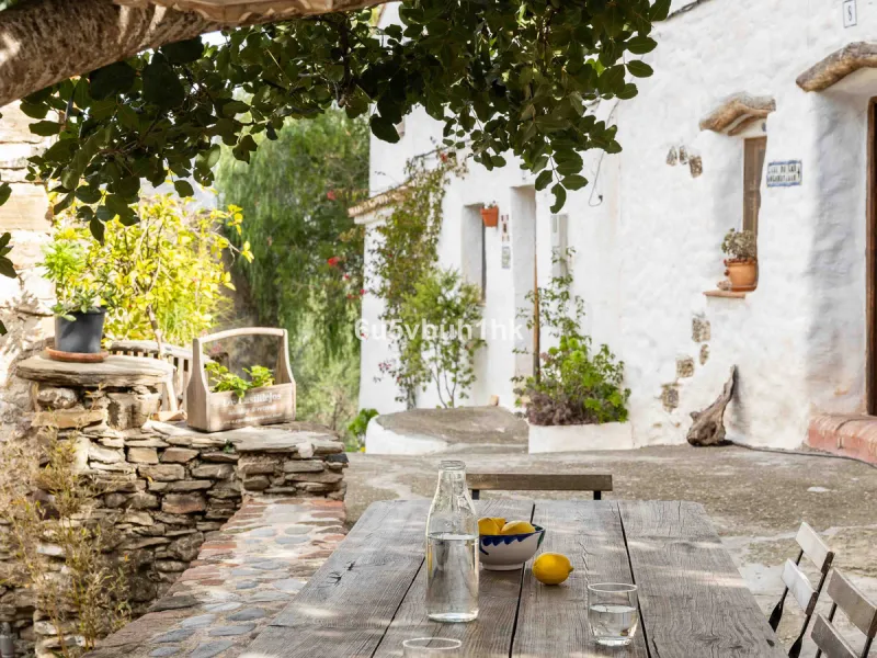 A very rare opportunity to purchase  a complete private village of 14 townhouses situated in what was once a functioning white countryside hamlet overlooking the lake with a lovely cobbled street leading to each house. These beautiful rustic style houses 