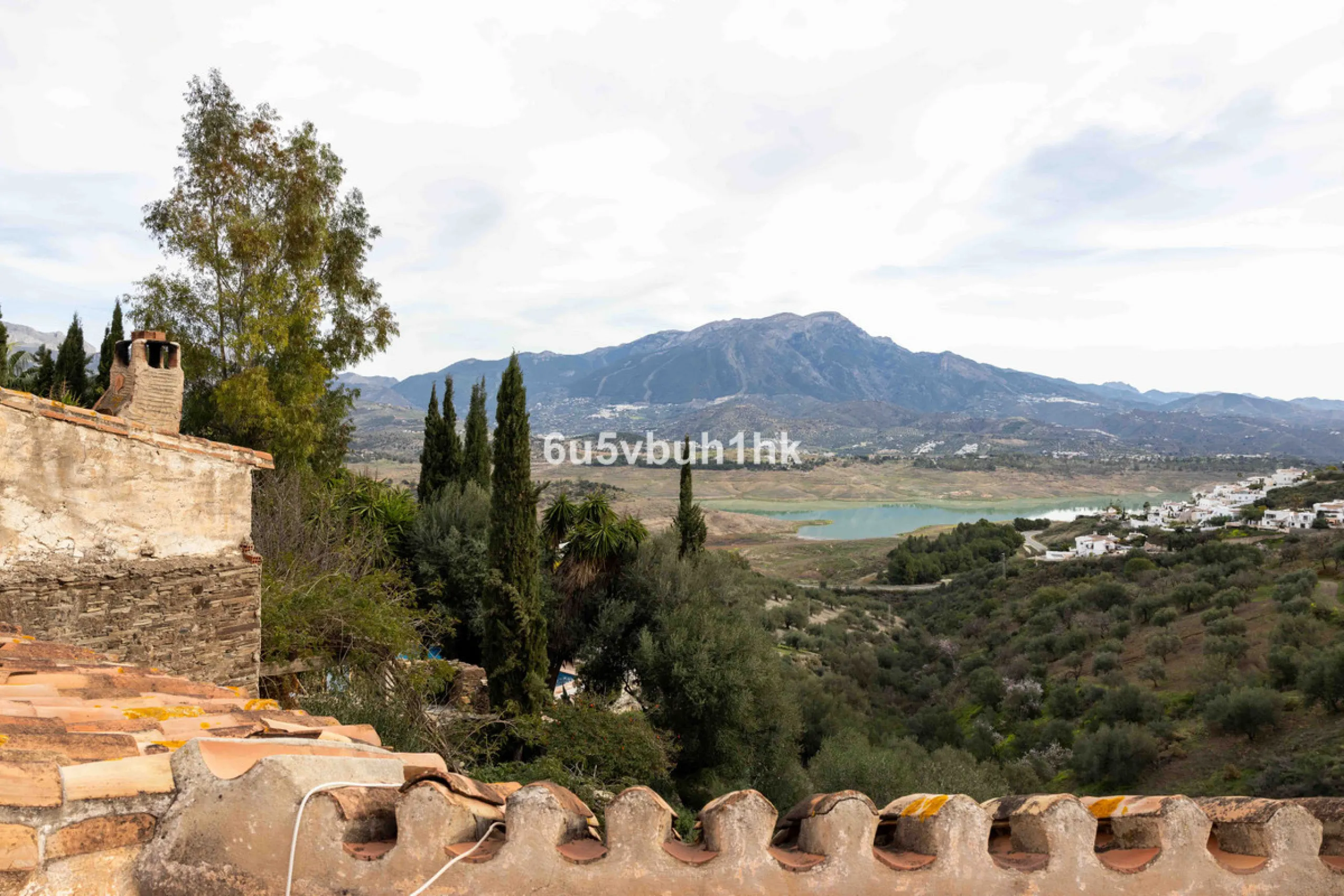 A very rare opportunity to purchase  a complete private village of 14 townhouses situated in what was once a functioning white countryside hamlet overlooking the lake with a lovely cobbled street leading to each house. These beautiful rustic style houses 