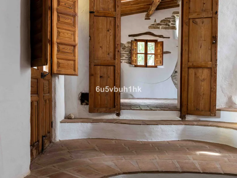 A very rare opportunity to purchase  a complete private village of 14 townhouses situated in what was once a functioning white countryside hamlet overlooking the lake with a lovely cobbled street leading to each house. These beautiful rustic style houses 