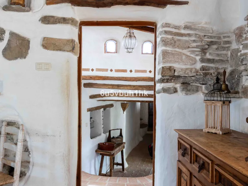 A very rare opportunity to purchase  a complete private village of 14 townhouses situated in what was once a functioning white countryside hamlet overlooking the lake with a lovely cobbled street leading to each house. These beautiful rustic style houses 