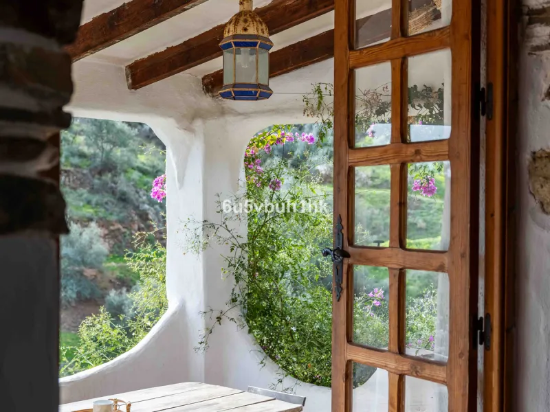 A very rare opportunity to purchase  a complete private village of 14 townhouses situated in what was once a functioning white countryside hamlet overlooking the lake with a lovely cobbled street leading to each house. These beautiful rustic style houses 