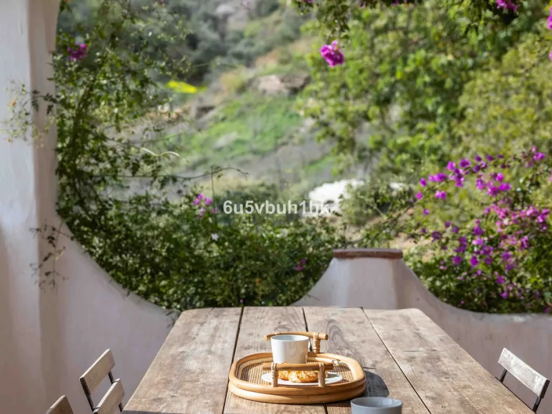 A very rare opportunity to purchase  a complete private village of 14 townhouses situated in what was once a functioning white countryside hamlet overlooking the lake with a lovely cobbled street leading to each house. These beautiful rustic style houses 