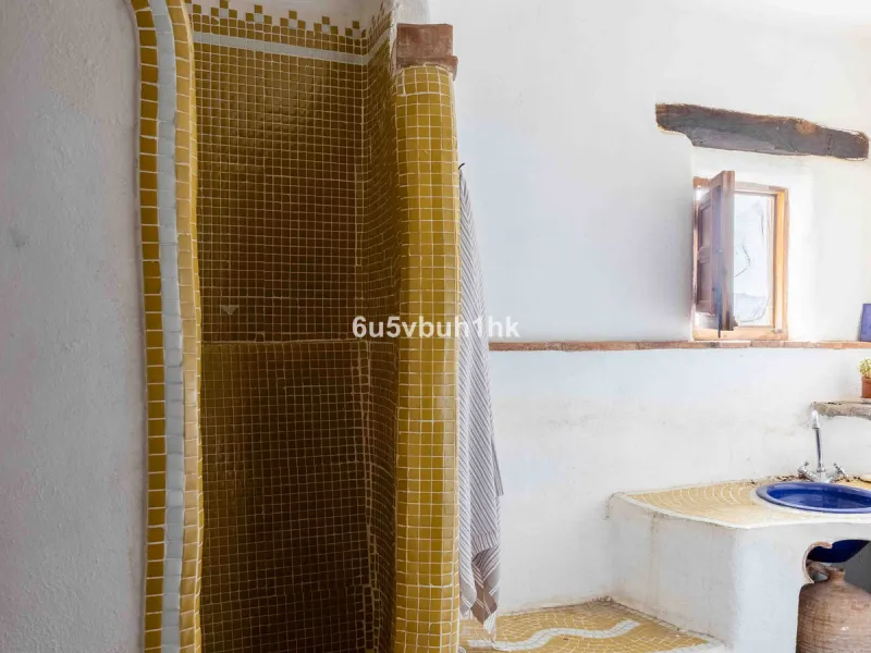A very rare opportunity to purchase  a complete private village of 14 townhouses situated in what was once a functioning white countryside hamlet overlooking the lake with a lovely cobbled street leading to each house. These beautiful rustic style houses 