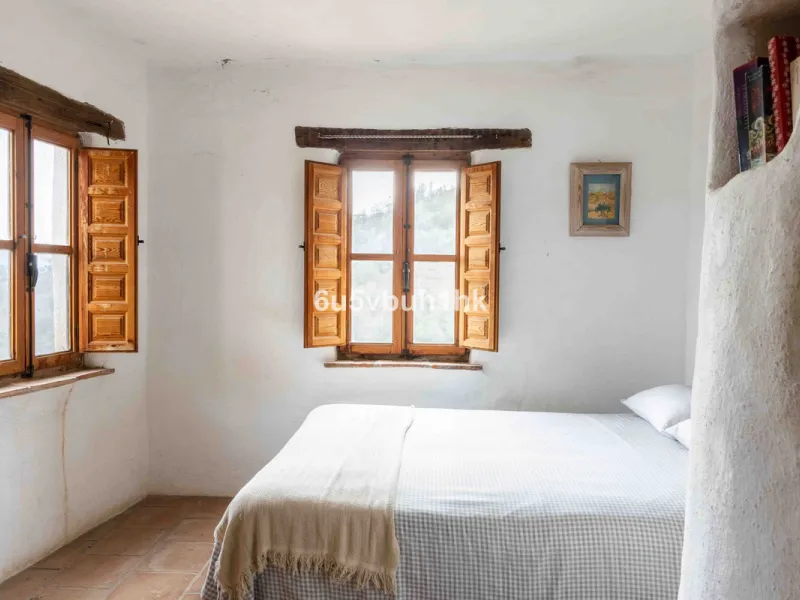 A very rare opportunity to purchase  a complete private village of 14 townhouses situated in what was once a functioning white countryside hamlet overlooking the lake with a lovely cobbled street leading to each house. These beautiful rustic style houses 