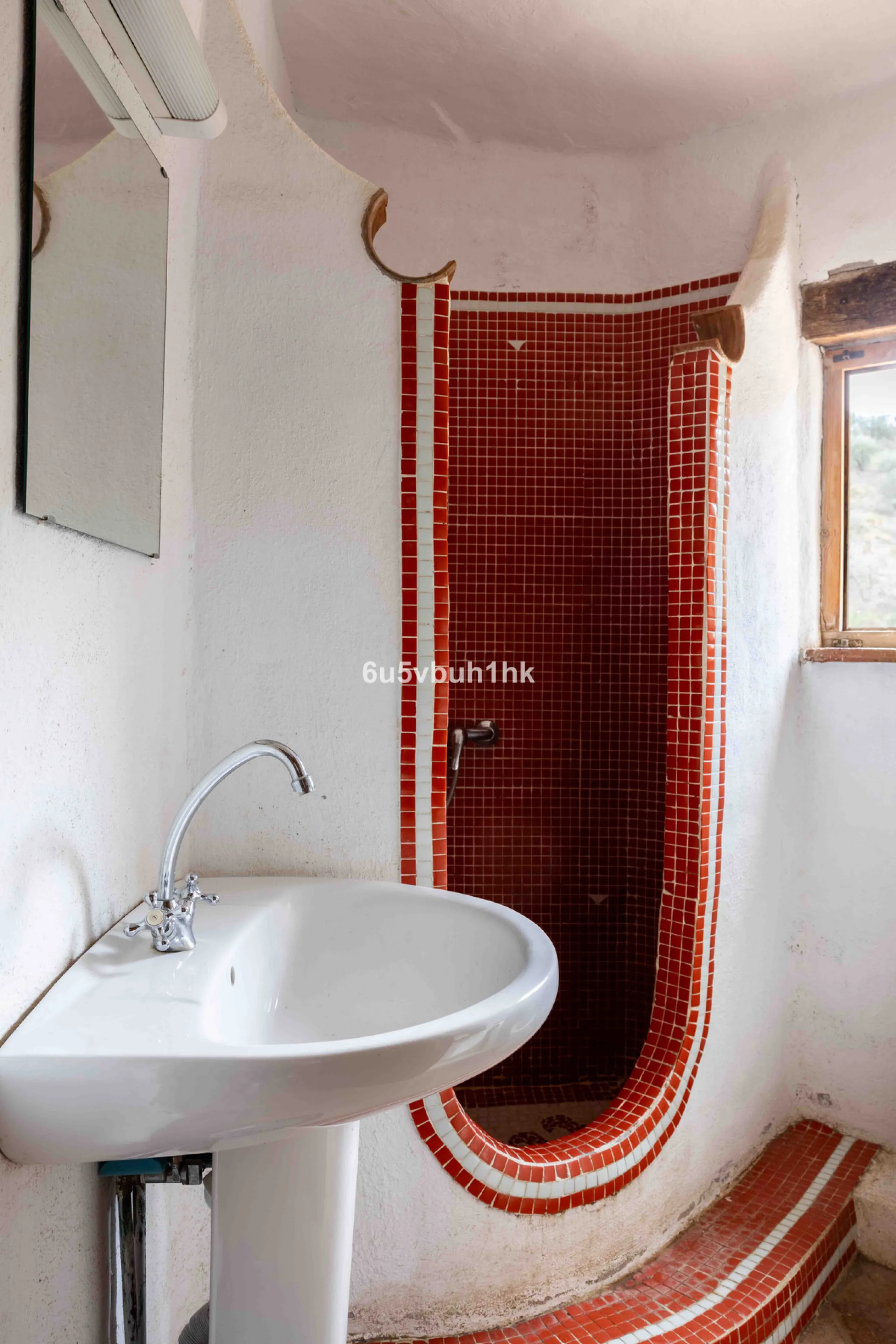 A very rare opportunity to purchase  a complete private village of 14 townhouses situated in what was once a functioning white countryside hamlet overlooking the lake with a lovely cobbled street leading to each house. These beautiful rustic style houses 