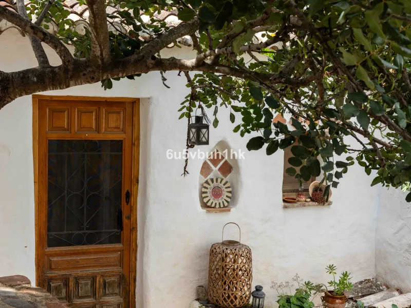 A very rare opportunity to purchase  a complete private village of 14 townhouses situated in what was once a functioning white countryside hamlet overlooking the lake with a lovely cobbled street leading to each house. These beautiful rustic style houses 