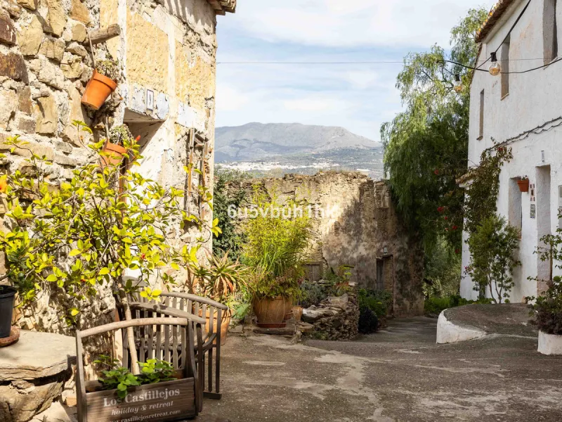 A very rare opportunity to purchase  a complete private village of 14 townhouses situated in what was once a functioning white countryside hamlet overlooking the lake with a lovely cobbled street leading to each house. These beautiful rustic style houses 